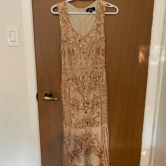 Lulu’s rose gold maxi dress XS - Picture 6 of 9